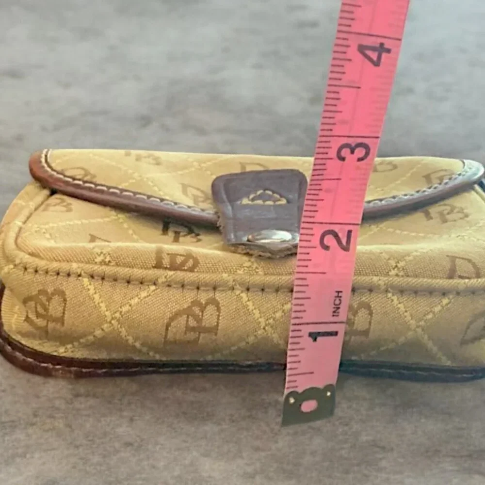 Dooney & Bourke Brown Wristlet Clutch Wallet Leather Wrist Strap Signature Logo